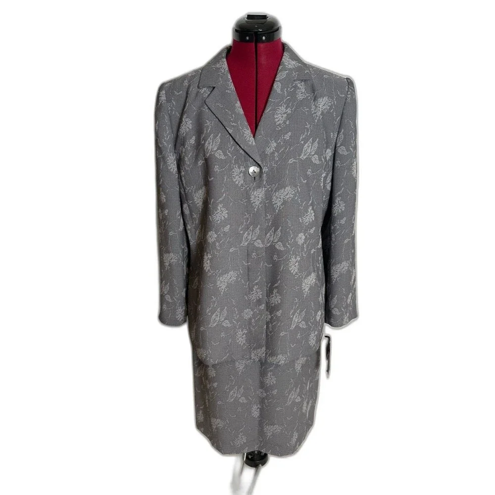 NWT Le Suit Skirt Suit Woman's Size 14P Grey Floral 2-Piece Set Blazer & Skirt